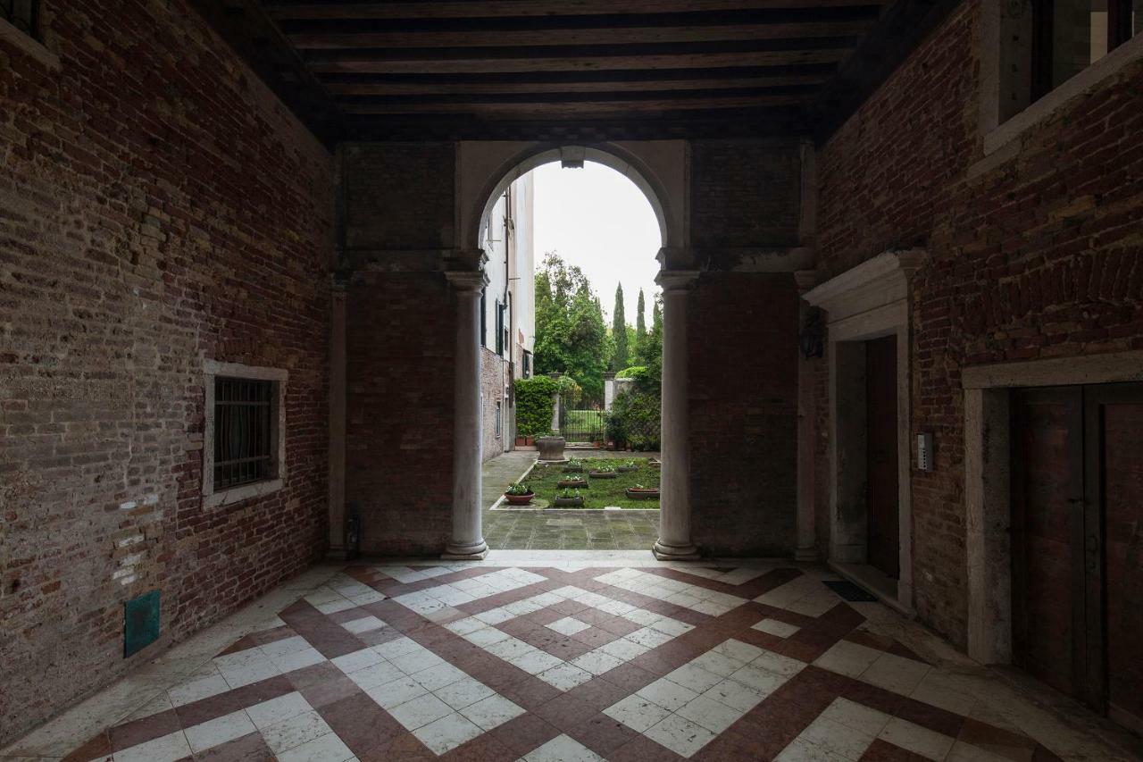 Appartamenti Inside Palazzo Foscarini Venedig Eksteriør billede